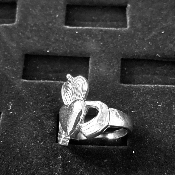 Size 5 Claddagh Silver Ring NEW - Picture 5 of 11